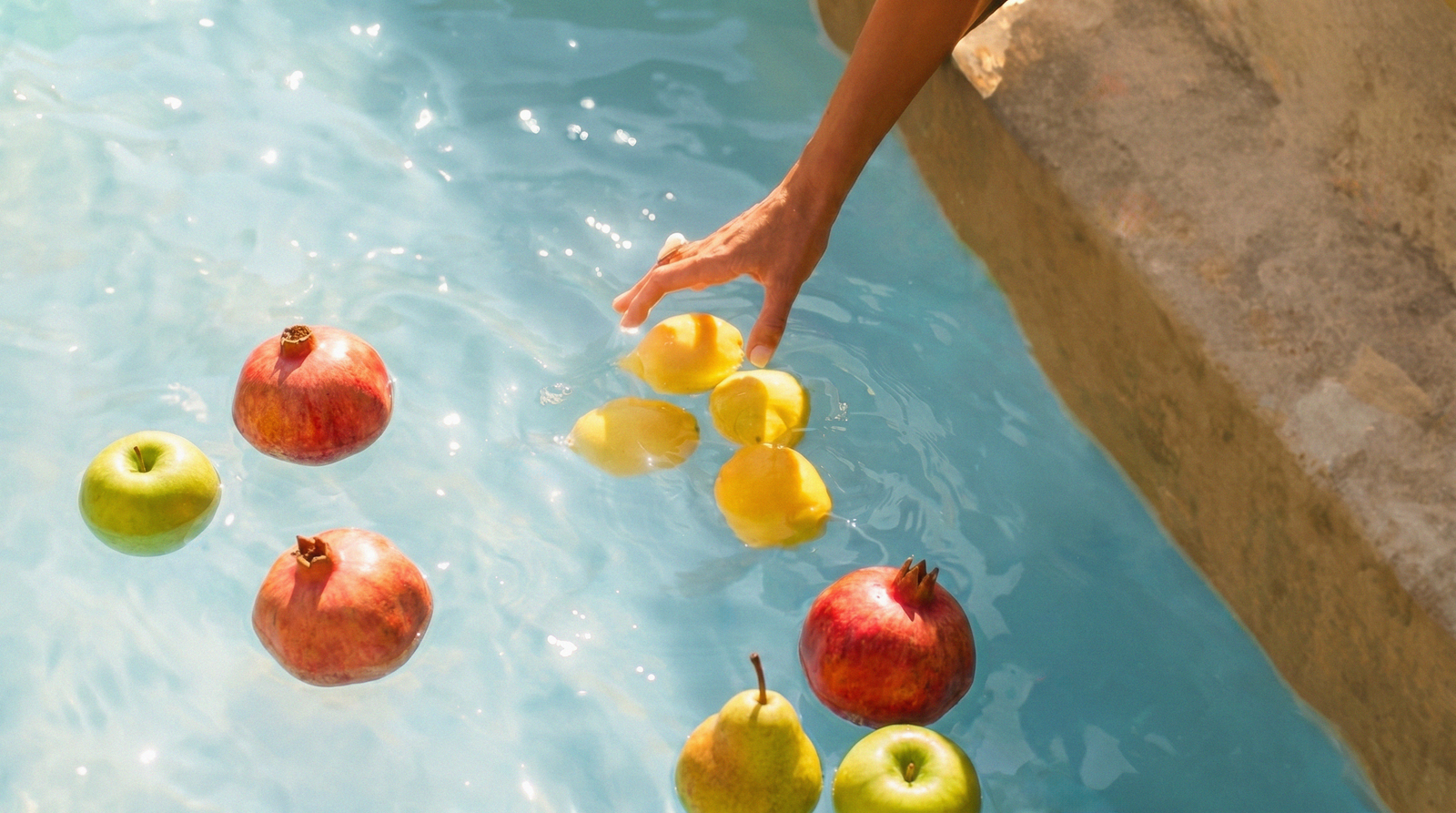 Spraga fruits in water